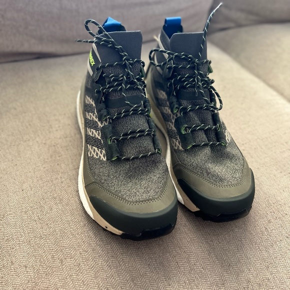 Adidas - Picture 6 of 10